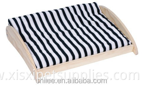 Plush mat wooden pet bed for cat dog